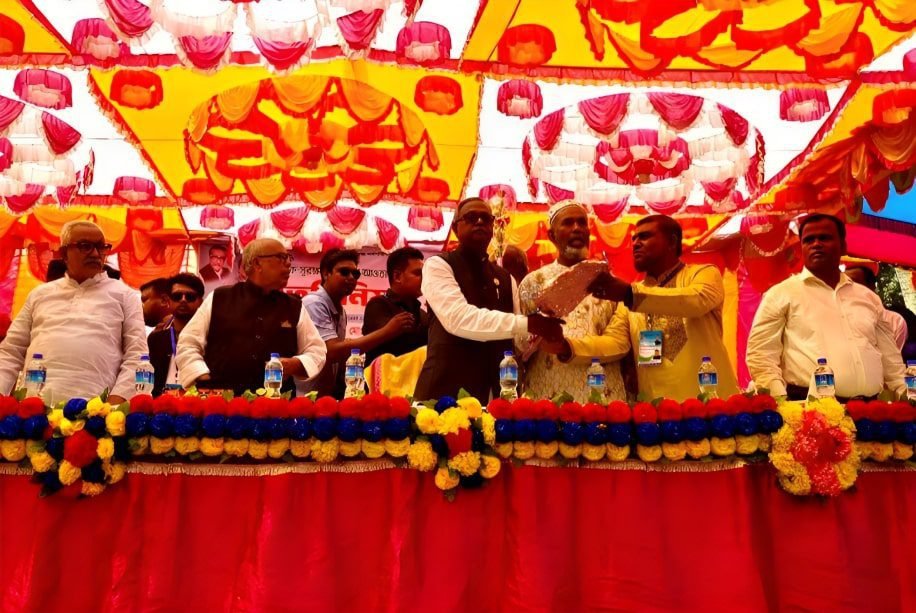 আত্রাইয়ে উপকারভোগীদের সাথে এমপি’র মতবিনিময়