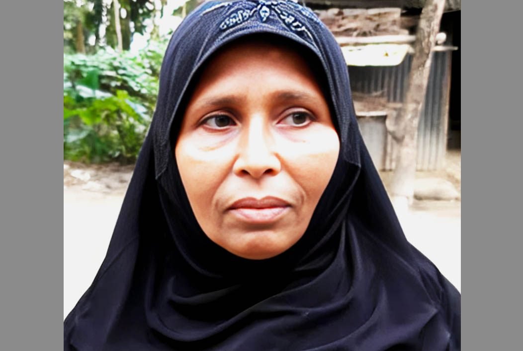 কুমিল্লায় ছেলেকে না পেয়ে বৃদ্ধা মা’কে আটক করেছে পুলিশ
