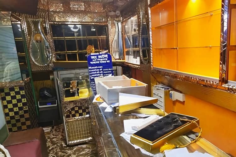 নোয়াখালীতে নৈশপ্রহরীকে হত্যা করে স্বর্ণের দোকানে ডাকাতি