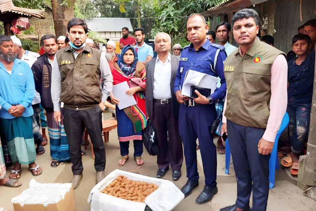মাদারীপুরের শিবচরে গুড়ের কারখানায় ভোক্তা অধিদপ্তরের অভিযান, ২৫ হাজার টাকা জরিমানা