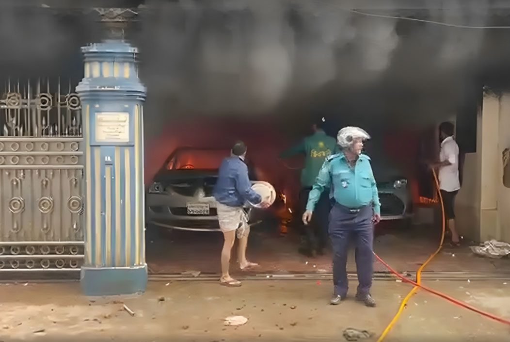রাজধানীর বনশ্রীতে গৃহকর্মী হত্যার অভিযোগে বাড়িতে আগুন, ওসিসহ আহত ৪
