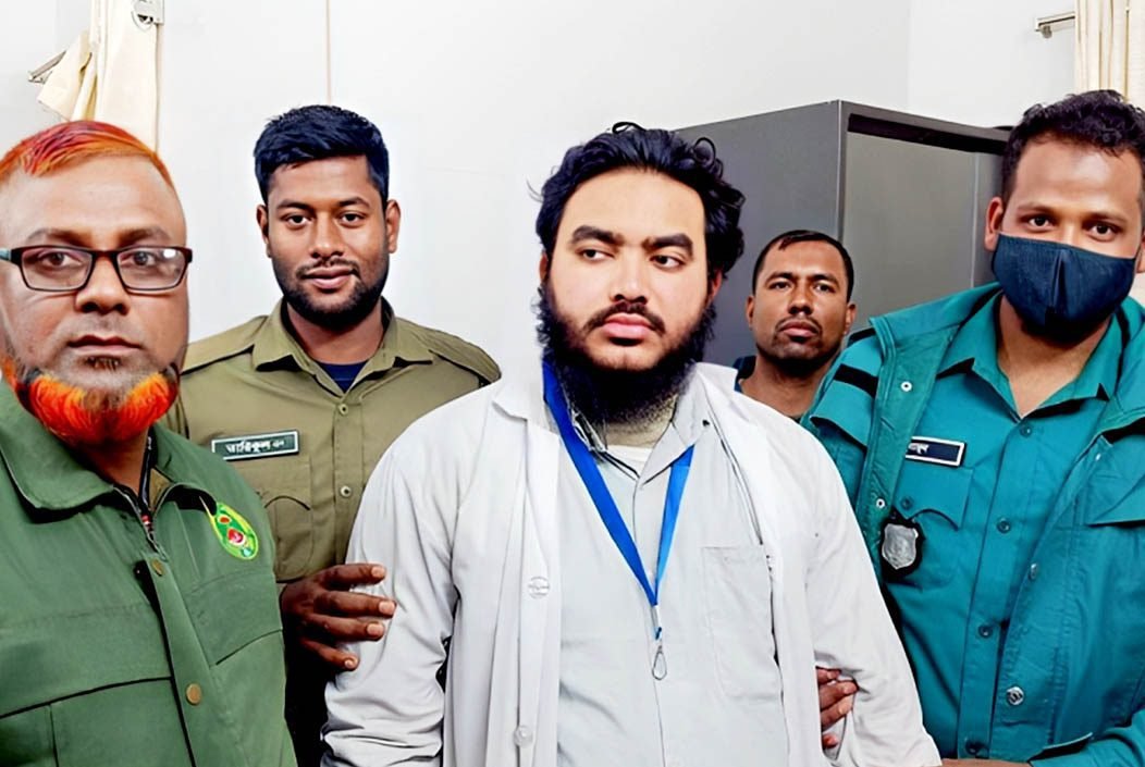 রামেক হাসপাতাল থেকে ভুয়া চিকিৎসক গ্রেফতার