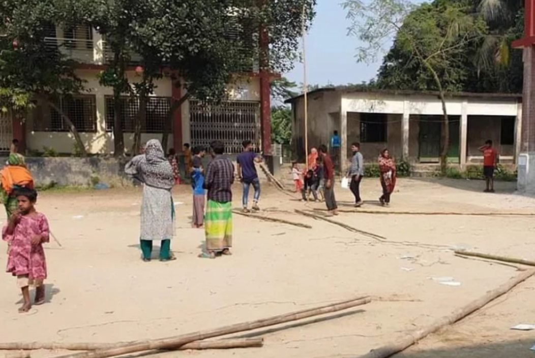 আড়াইহাজারে নৌকা ও লাঙ্গল সমর্থকদের সংঘর্ষে গুলিবিদ্ধ ১০, ভোটগ্রহণ স্থগিত
