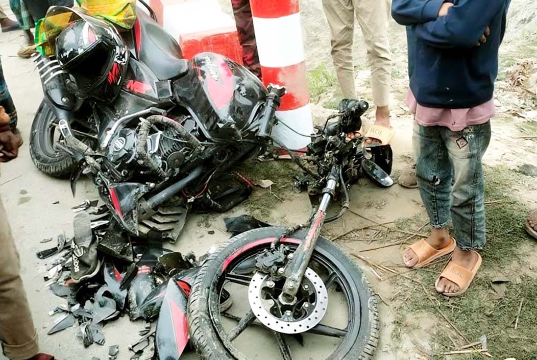 কুড়িগ্রামের ভুরুঙ্গামারীতে ভটভটি ও মোটরসাইকেল সংঘর্ষে বাবা ও ছেলে নিহত