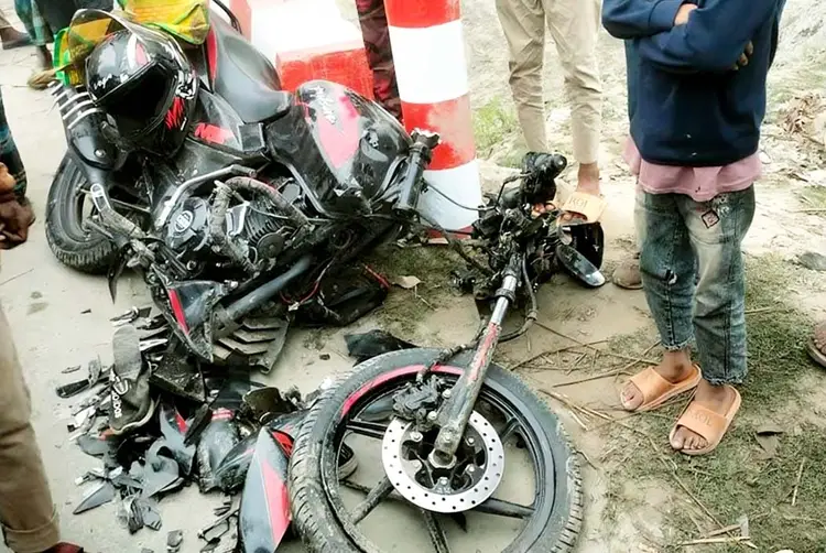 কুড়িগ্রামের ভুরুঙ্গামারীতে ভটভটি ও মোটরসাইকেল সংঘর্ষে বাবা ও ছেলে নিহত