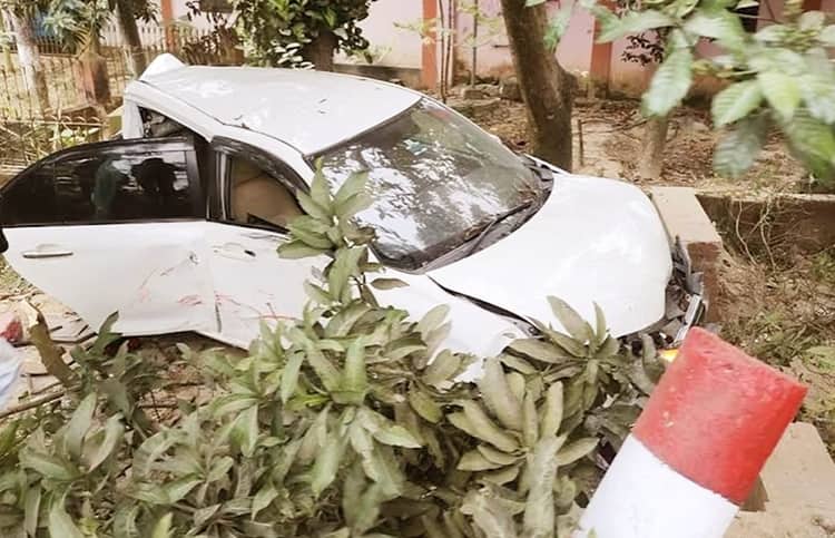 কুমিল্লার মহাসড়কের পাশে রাখা প্রাইভেটকারে ধাক্কা, চালক নিহত