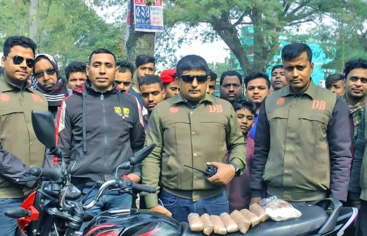 চুয়াডাঙ্গায় মোটরসাইকেল থেকে ৭ কেজি রূপার গহনা উদ্ধার