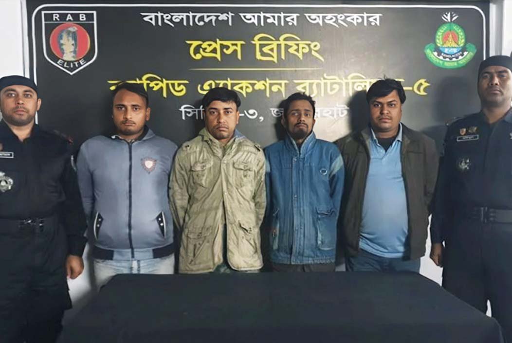 জয়পুরহাটে পর্নোগ্রাফি চক্রের ৪ সদস্য গ্রেফতার