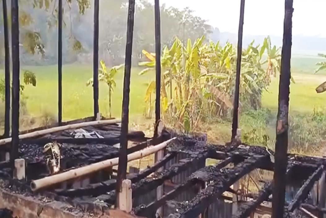 ফরিদপুরের ভাঙ্গায় অগ্নিকাণ্ডে বসতঘর পুড়ে ছাই