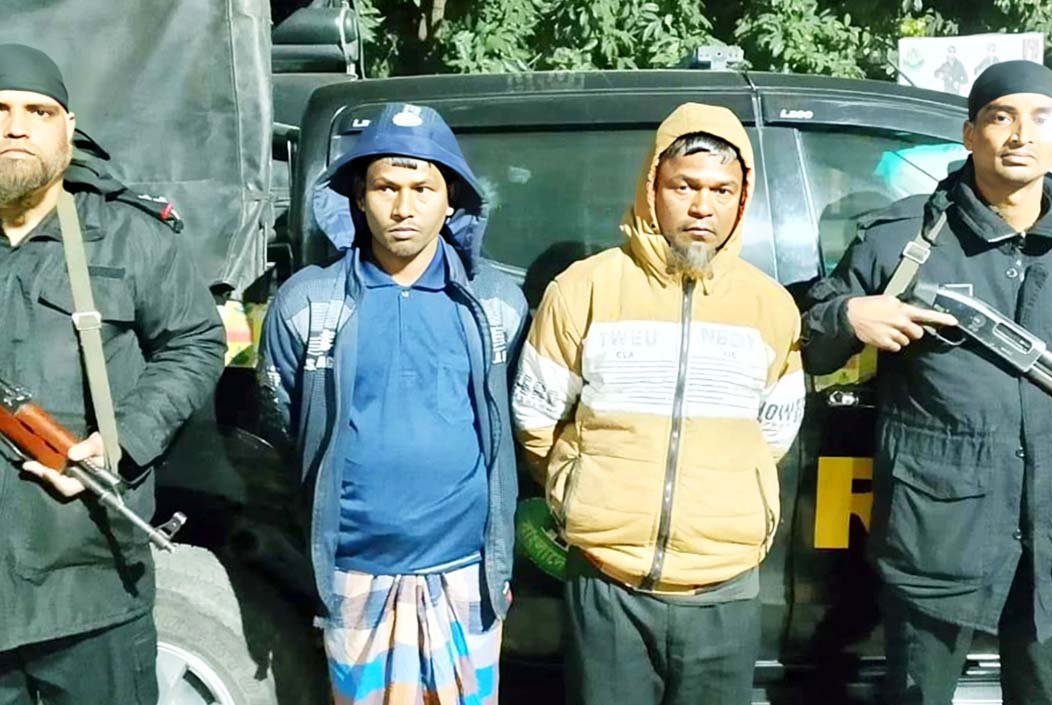 বগুড়ায় ২৪২ বোতল ফেনসিডিলসহ আটক ২