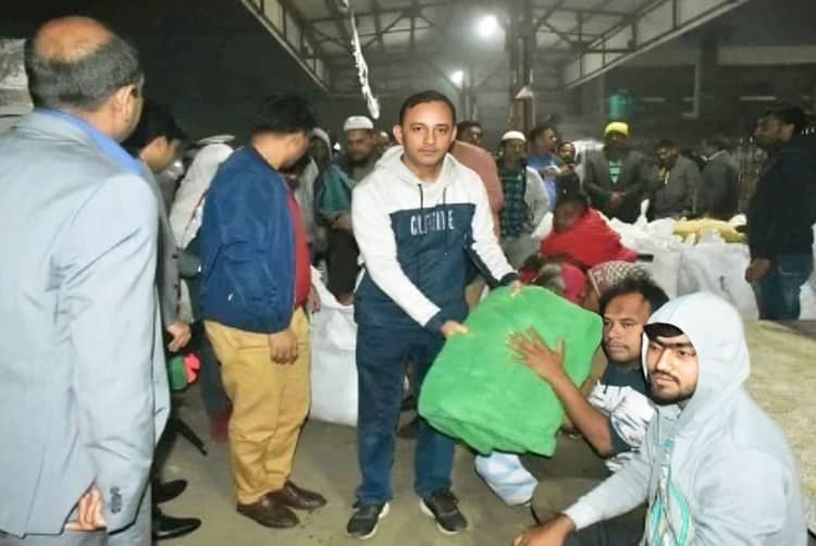 ব্রাহ্মণবাড়িয়ায় অসহায় মানুষদের মাঝে কম্বল বিতরণ