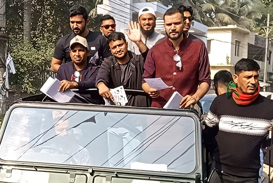 মাগুরায় সাকিবের নির্বাচনী প্রচারণায় মাশরাফি