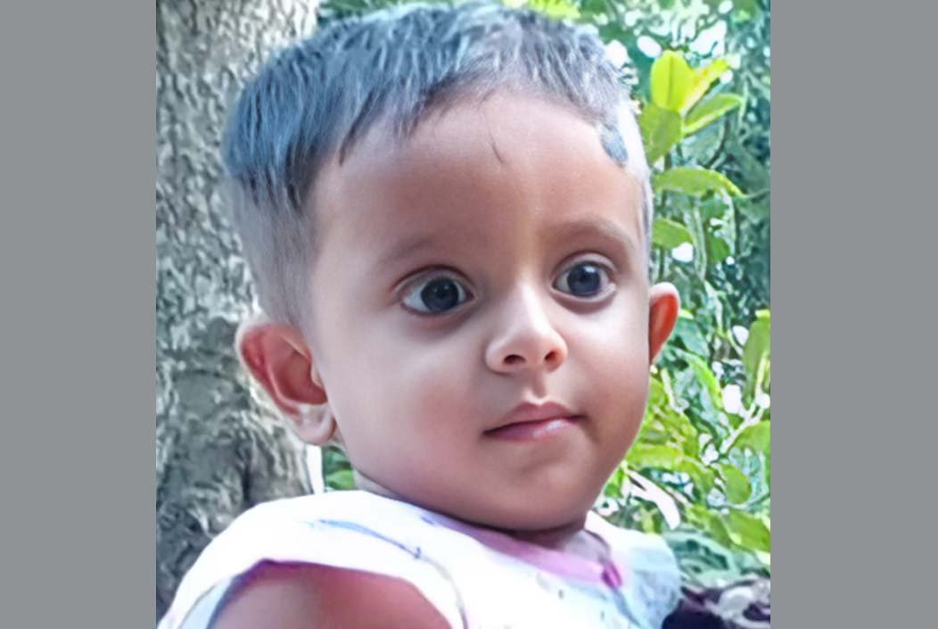 রাজধানীতে মা কাপড় শুকাতে ব্যস্ত, ছাদ থেকে পড়ে গিয়ে শিশু...