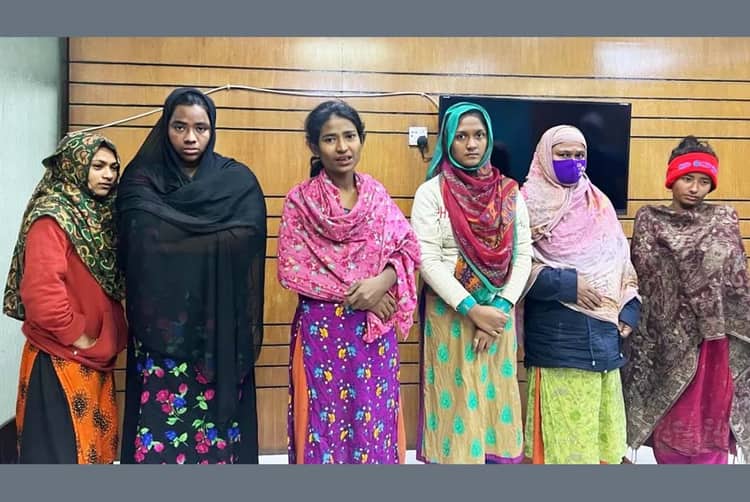 রাজধানীর তেজগাঁওয়ে ৬ নারী মাদক ব্যবসায়ী আটক