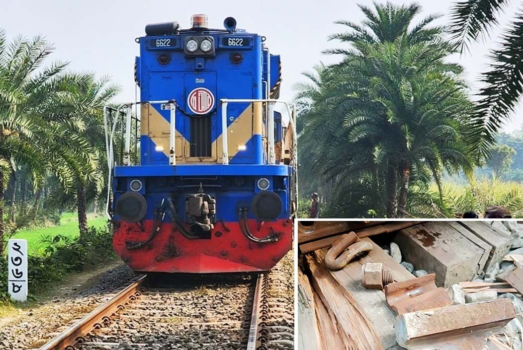 রাজশাহীর চারঘাটে লাল গামছায় রক্ষা পেল পাঁচ শতাধিক ট্রেনযাত্রীর প্রাণ