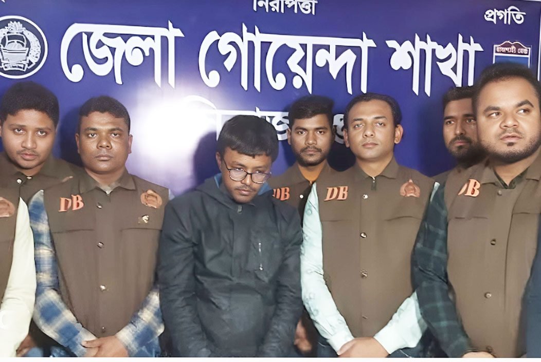 সিরাজগঞ্জের তাড়াশে মামা, মামি ও মামাতো বোনকে গলাকেটে হত্যার অভিযোগ, ভাগ্নে গ্রেফতার