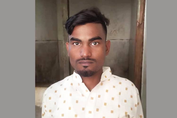 সিরাজগঞ্জ শহরে ভাবিকে ছুরিকাঘাত করে থানায় যুবকের আত্মসমর্পণ