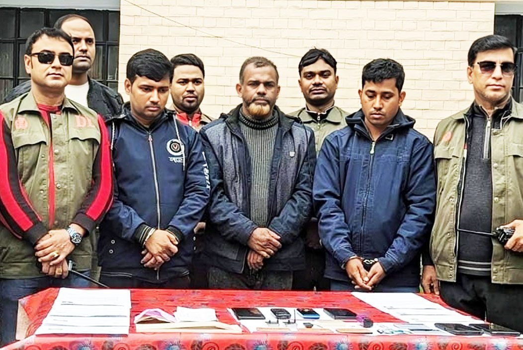 আগামীকাল প্রাথমিক শিক্ষক নিয়োগ পরীক্ষা : জালিয়াতি চক্রের ৩ সদস্য আটক