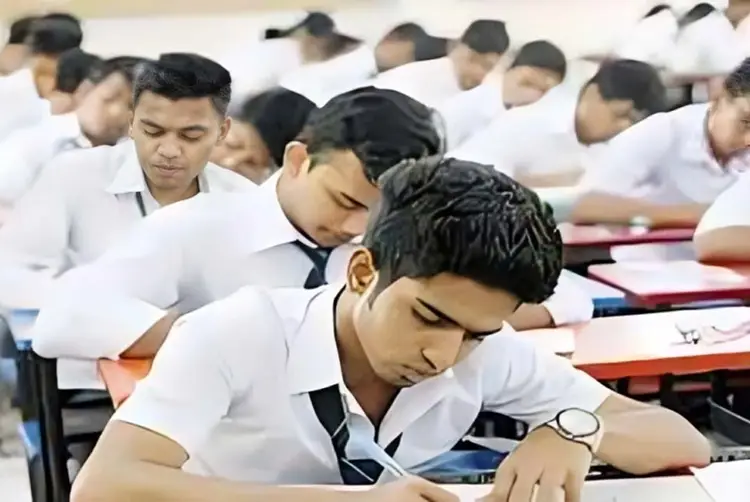 গাইবান্ধার পলাশবাড়ীতে নকলের দায়ে এসএসসি পরীক্ষার্থী বহিষ্কার