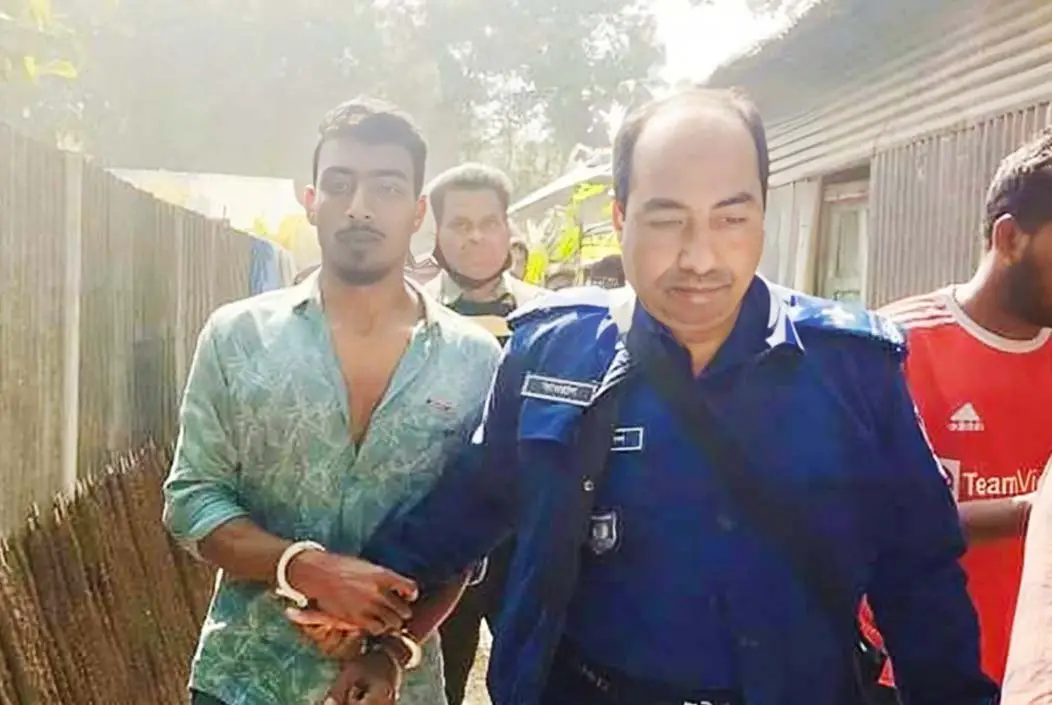 জামালপুরের ইসলামপুরে কলা চুরির অপরাধে শিক্ষার্থীকে নির্...
