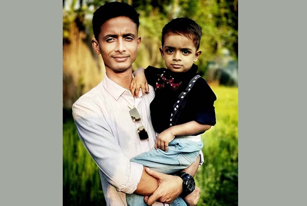 নতুন চাকরি পেয়ে স্ত্রী-সন্তানকে নিয়ে ঢাকা যাওয়ার পথে বাবা ও ছেলের মৃত্যু
