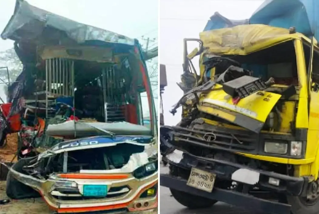 নরসিংদীর ঘোড়াশালে বাস ও কাভার্ডভ্যানের মুখোমুখি সংঘর্ষে...