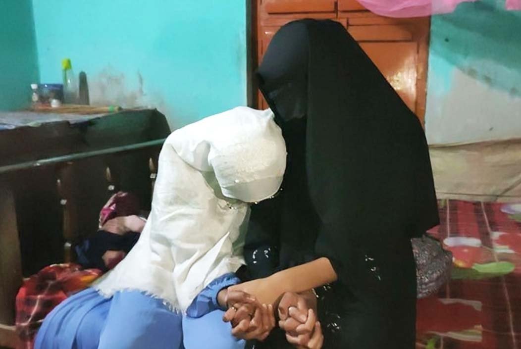 ফেসবুকে প্রেম, বিয়ে করতে এসে ধরা দুই সমকামী কিশোরী