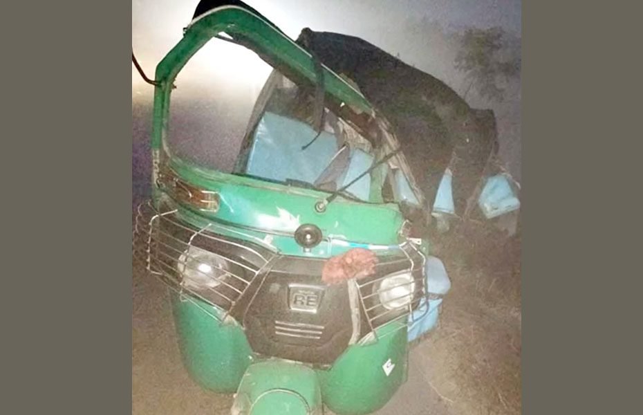 বগুড়ায় ট্রাকে সিএনজি চালিত অটোরিকশার ধাক্কা, নারী নিহত