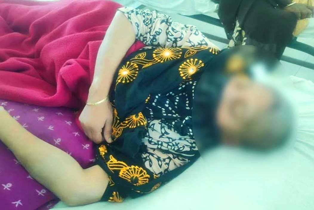 বাগাতিপাড়ায় জমি লিখে না দেওয়ায় স্ত্রীর মাথা ন্যাড়া করে দিলেন স্বামী