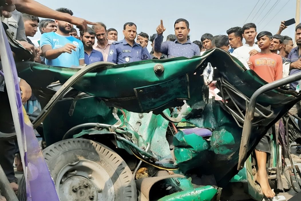 ময়মনসিংহের তারাকান্দায় বাসচাপায় অটোরিকশার ৭ যাত্রী নিহত