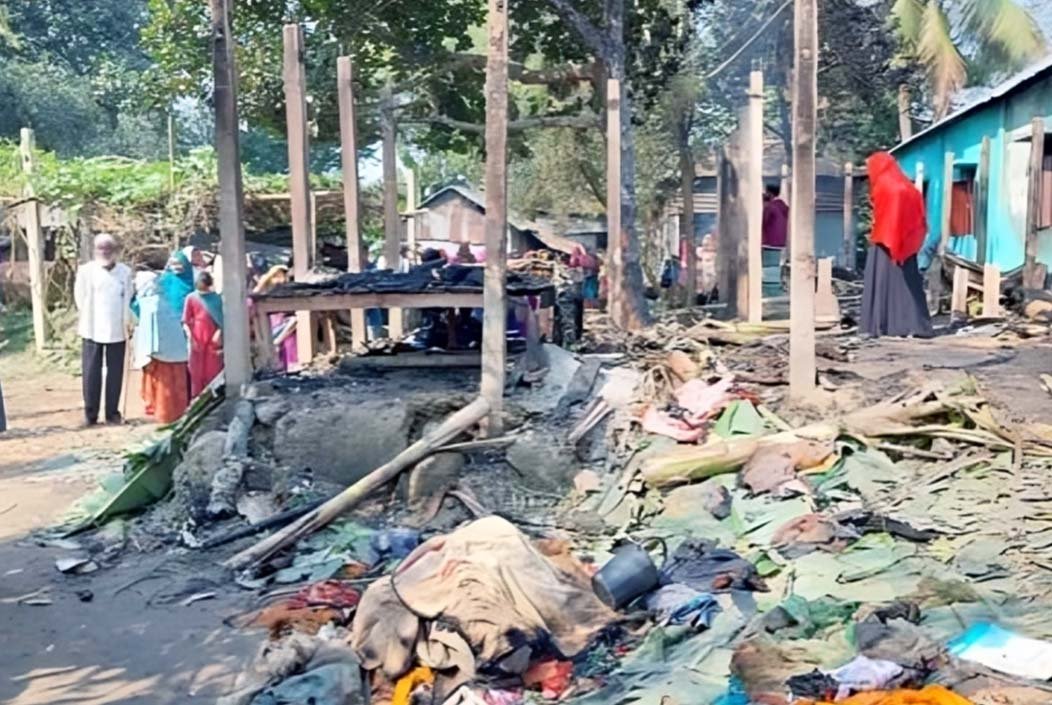 শেরপুরে আগুনে পুড়ে দাদি ও নাতির মৃত্যু