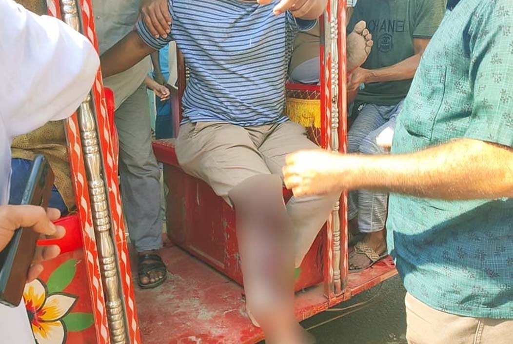 কুমিল্লায় ভোটকেন্দ্রের সামনে গোলাগুলি, আহত ২
