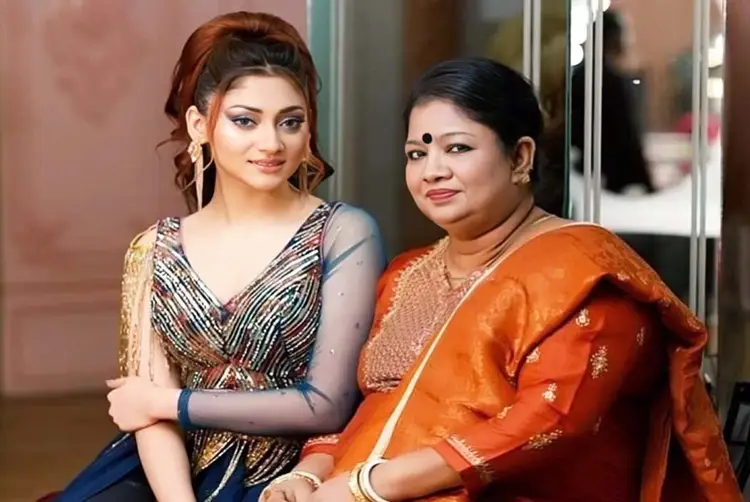 চিত্রনায়িকা পূজা চেরি মা হারালেন