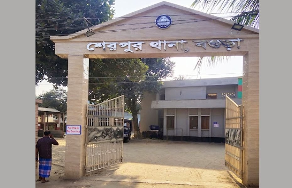 ছাত্রলীগ নেতার পুকুরের মাছ তুলে নেওয়ার অভিযোগ