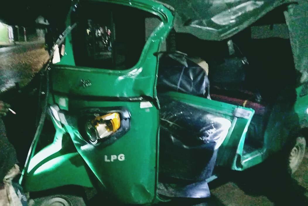 জয়পুরহাটে দাঁড়িয়ে থাকা ট্রাকে সিএনজির ধাক্কায় নিহত ১