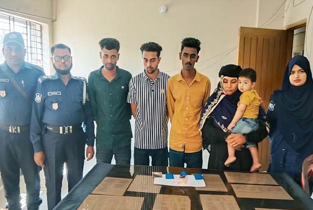 ভোলার চরফ্যাশনে সাড়ে ৫০০ পিস ইয়াবা জব্দ, নারীসহ আটক ৪