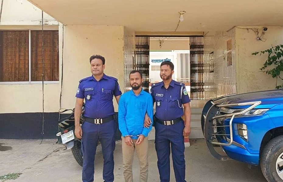 ময়মনসিংহের ভালুকায় ২৪ বস্তা ভারতীয় চিনিসহ আটক ১