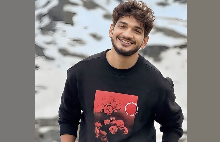 মুম্বাইয়ে হুক্কাবার থেকে বিগ বস বিজয়ী মুনওয়ার গ্রেপ্তার