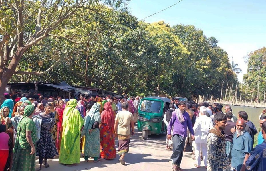 রাজশাহীর দুর্গাপুরে বন্ধুকে পরীক্ষাকেন্দ্রে পৌঁছে দিতে গিয়ে ট্রাকচাপায় প্রাণ গেল কিশোরের