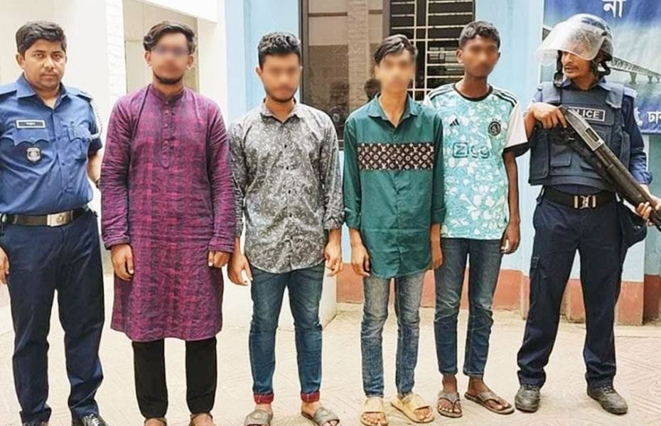 সাংবাদিকের ছেলেসহ ২ শিক্ষার্থীকে কুপিয়ে জখম, আটক ৪