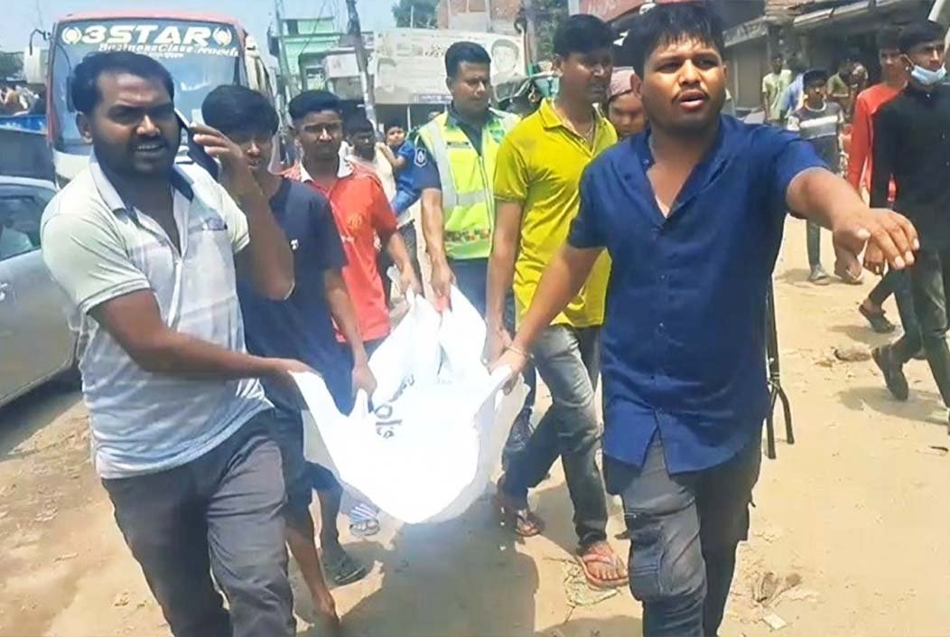 গাইবান্ধার গোবিন্দগঞ্জে ট্রাক চাপায় নারী পথচারীর মৃত্যু