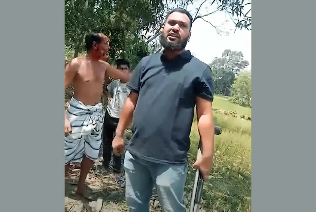 গাজীপুরের অস্ত্রধারী সেই স্বেচ্ছাসেবক লীগ নেতার শটগান থানায়