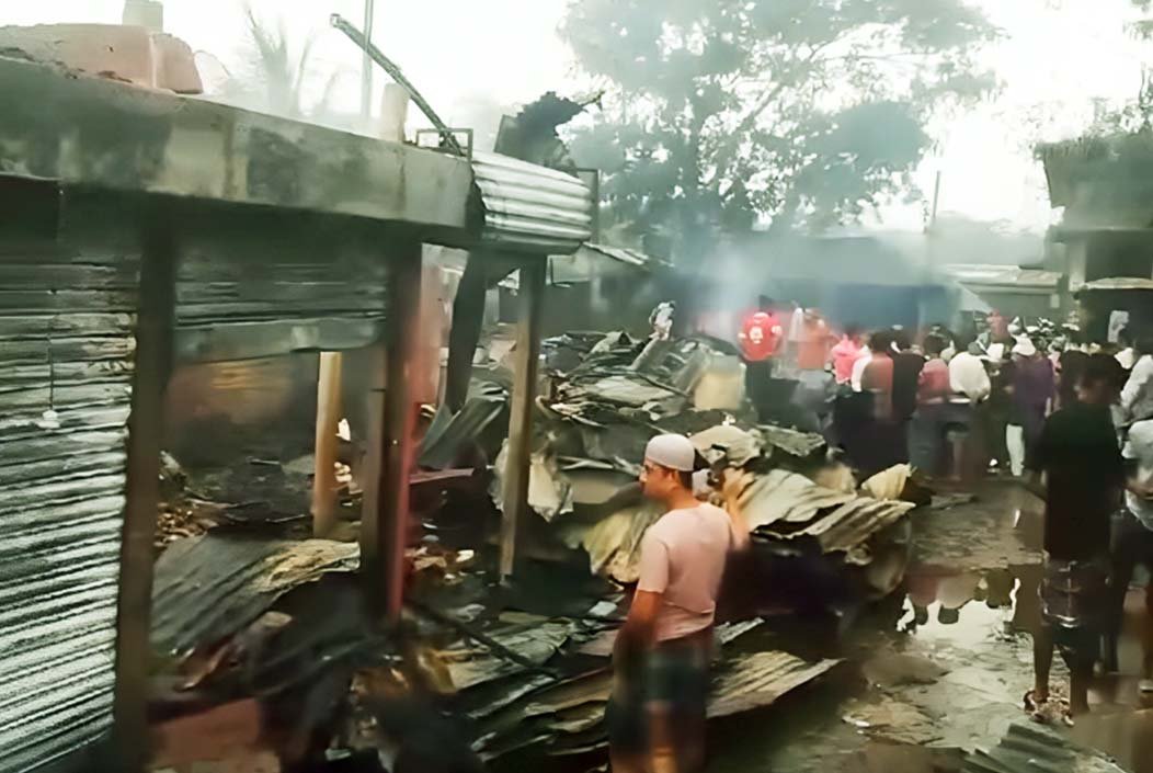 চাঁদপুরের শাহরাস্তিতে ১৪টি ব্যবসা প্রতিষ্ঠান আগুনে পুড়ে ছাই