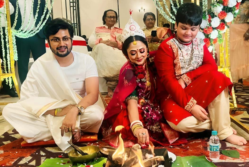 ছেলেকে কোলে নিয়েই প্রেমিককে বিয়ে করলেন রূপাঞ্জনা মিত্র