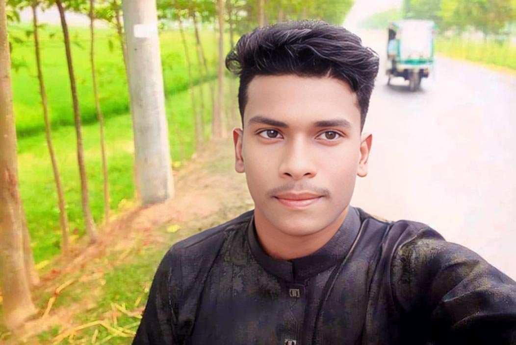 মোটরসাইকেলের মুখোমুখি সংঘর্ষে কলেজছাত্রের মৃত্যু