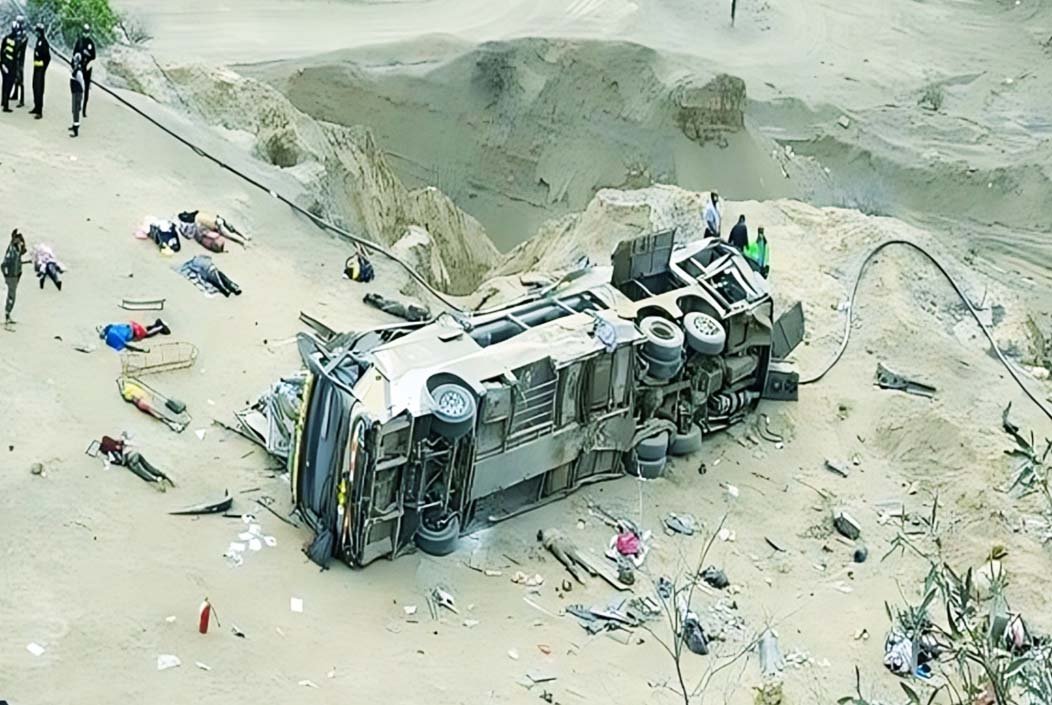 পেরুতে যাত্রীবাহী বাস ৬৫০ ফুট গভীর খাদে পড়ে ২৫ জনের মৃত্যু