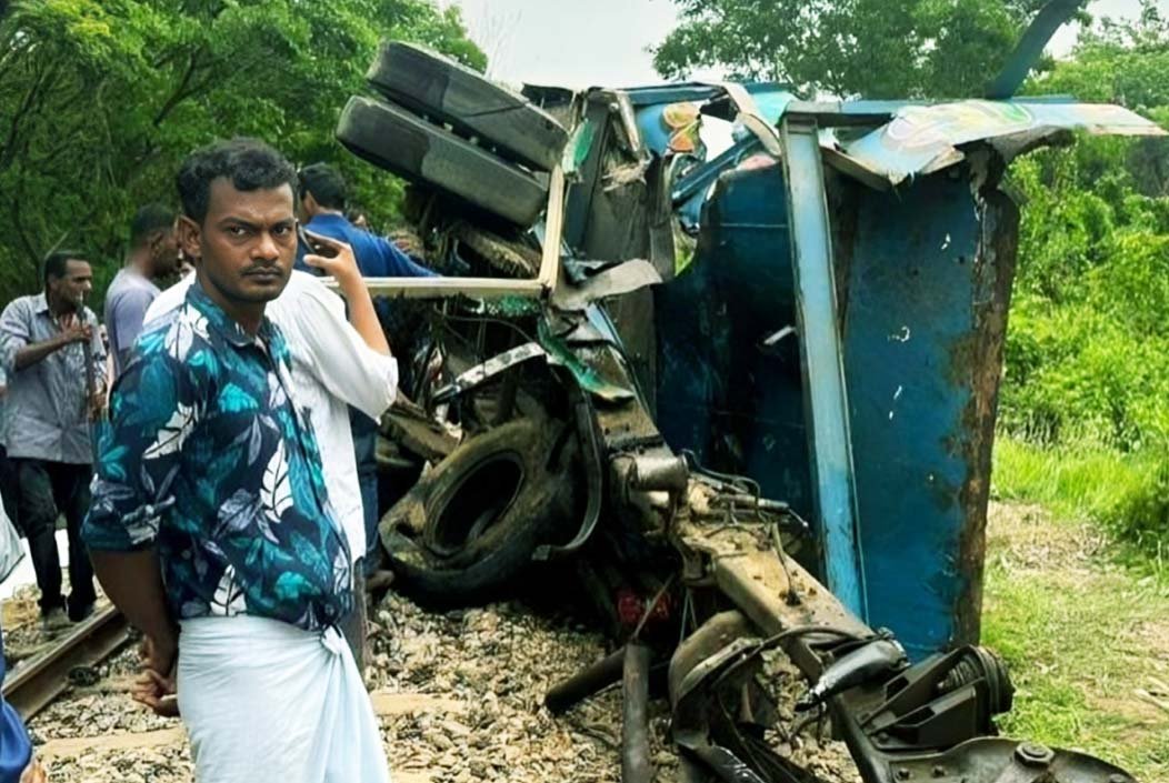 ফেনীর ছাগলনাইয়ায় ট্রেন ও ট্রাকের সংঘর্ষে নিহত ২