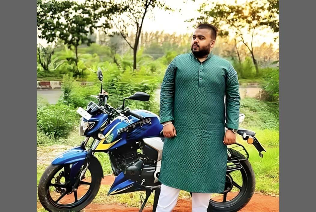 ফেনীর সোনাগাজীতে প্রাইভেটকার খাদে পড়ে কলেজছাত্রের মৃত্যু