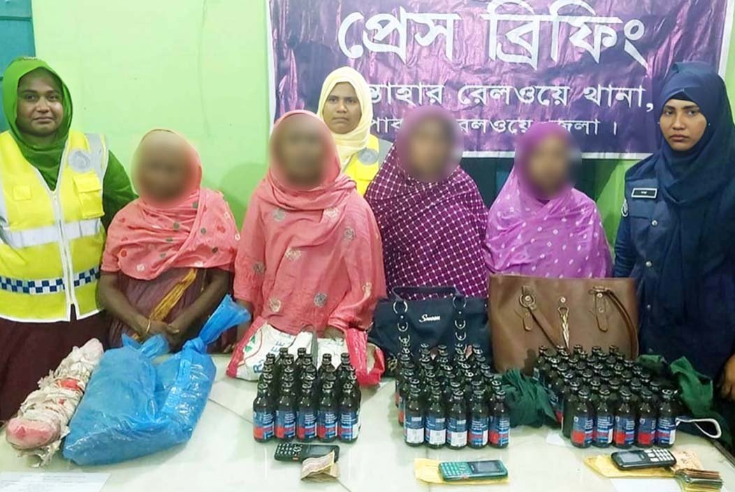 বগুড়ার আদমদীঘিতে বিপুল পরিমাণ ফেনসিডিল ও গাঁজাসহ আটক ৪