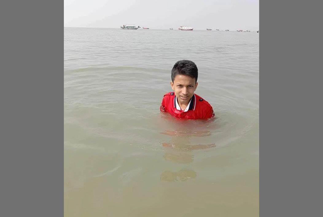 বন্ধুদের সঙ্গে নদীতে গোসল করতে গিয়ে স্কুলছাত্রের মৃত্যু